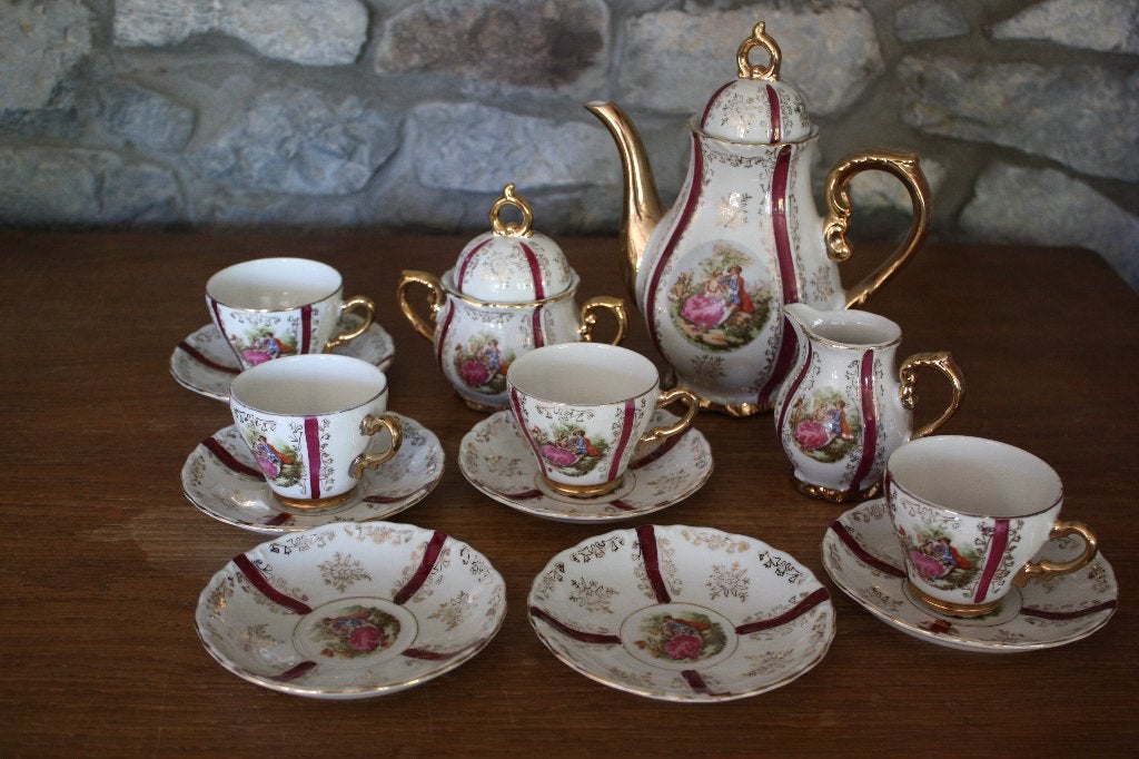Service à moka romantique, Enlèvement