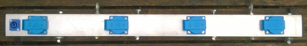 Balk voor verlichting 4x schuko, PowerCon - in, Muziek en Instrumenten, Standaarden, Ophalen of Verzenden, Gebruikt, Instrumentstandaard