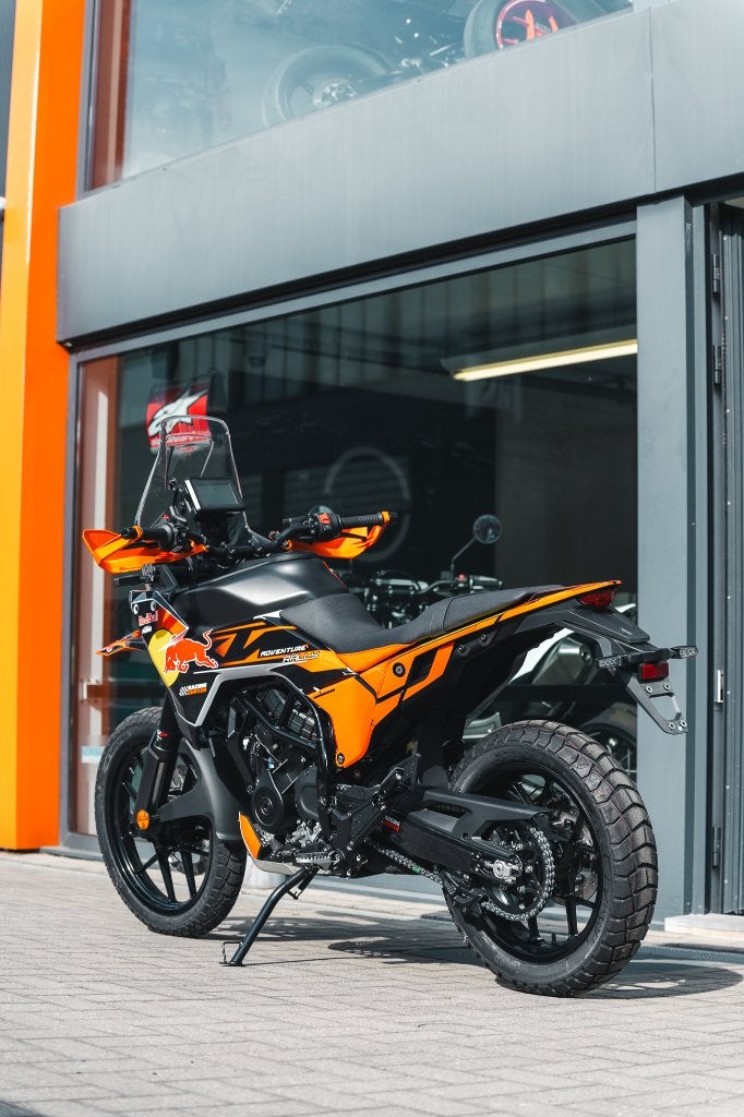 KTM 390 ADVENTURE X WHITE 2025 REDBULL, Motoren, 390 cc, Nieuw, Bedrijf, Minimaal motorrijbewijs A2