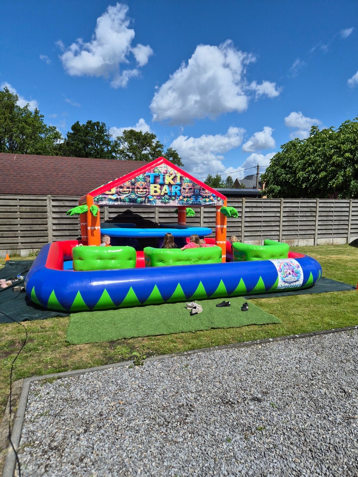 tiki poolbar te huur met de voeten in het nat, Verzenden