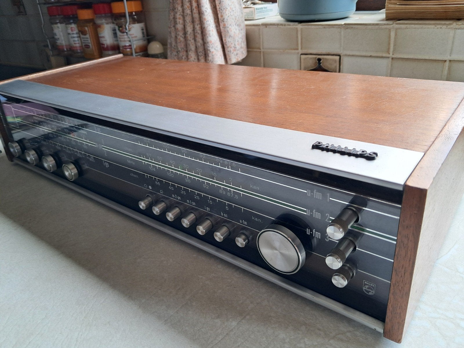 Vintage radio jaren '70, Enlèvement