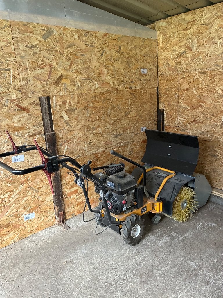 Veegmachine Lunag met sneeuwschuif, Jardin & Terrasse, Balayeurs, Enlèvement, Utilisé, Lumag