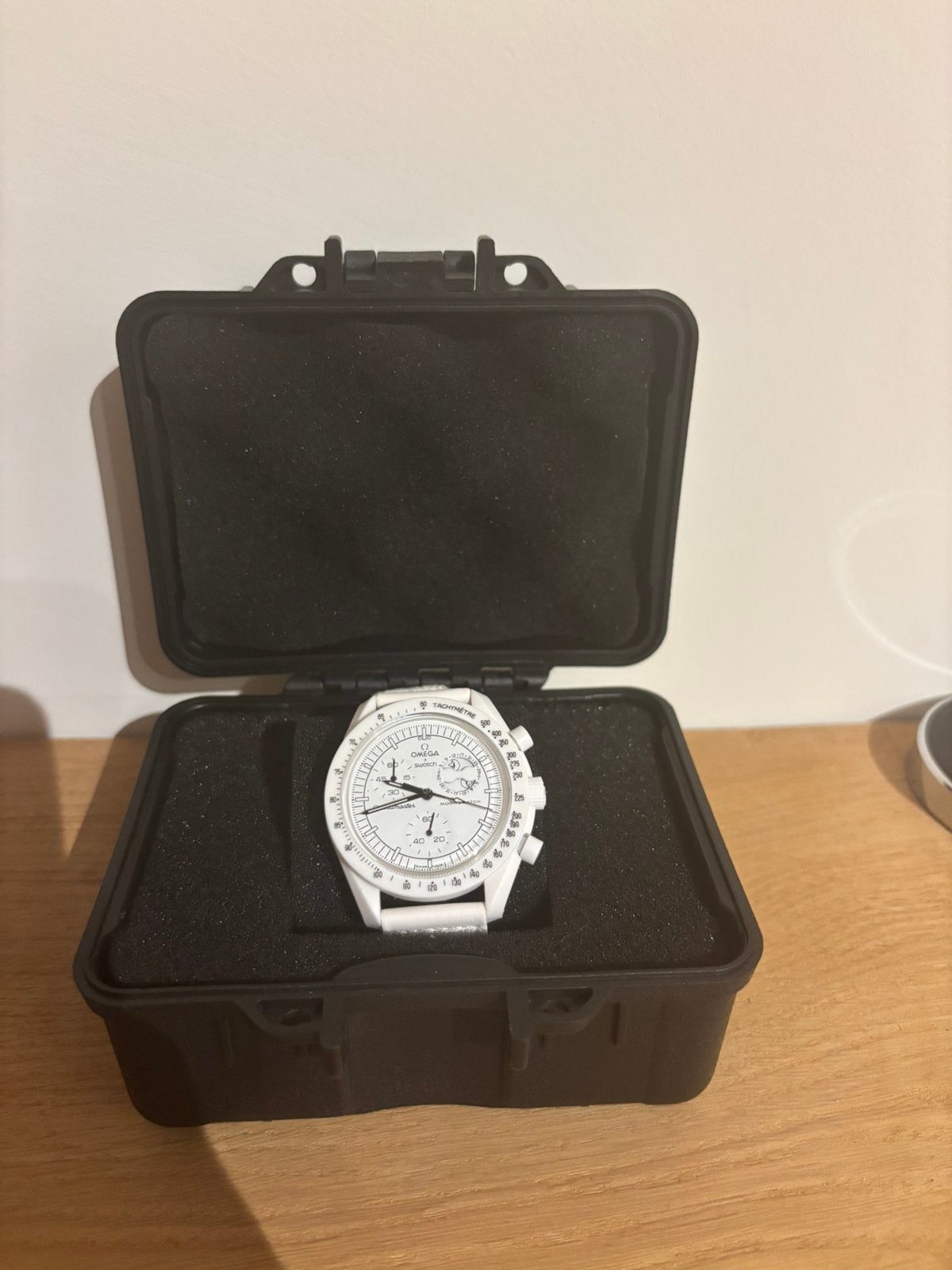 Omega swatch mission to the moon snoopy white, Enlèvement ou Envoi, Comme neuf, Montre-bracelet, Omega