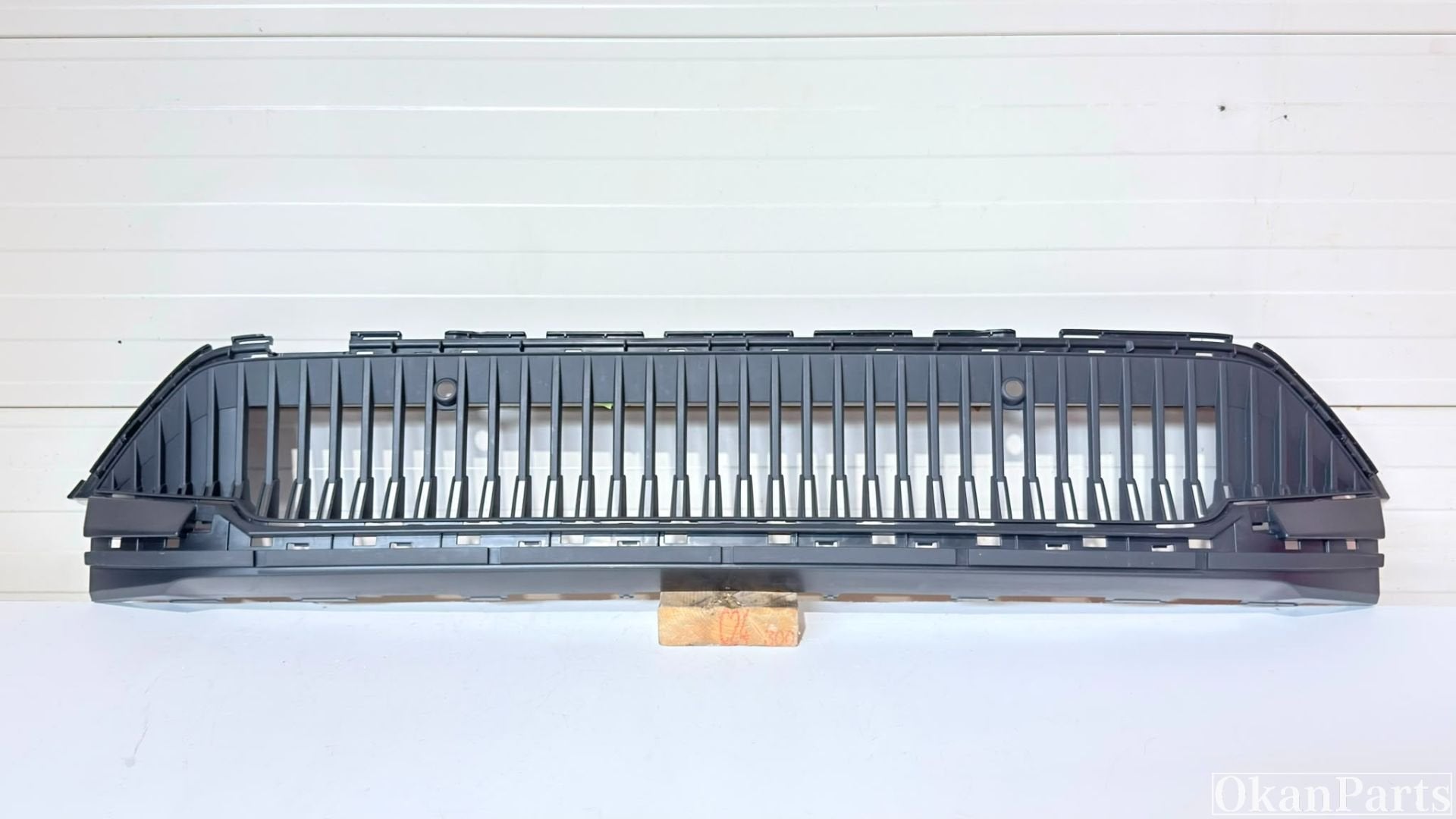 Skoda Enyaq iV Facelift onder Grille 5LA853677B, Voor, Tr. Vaclava Klementa 869
293 01  Mlada Boleslav, CZ, Skoda, Skoda Auto a.s.