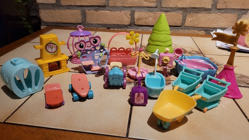 Lot de décorations diverses pour figurines, Kinderen en Baby's, Ophalen of Verzenden, Gebruikt