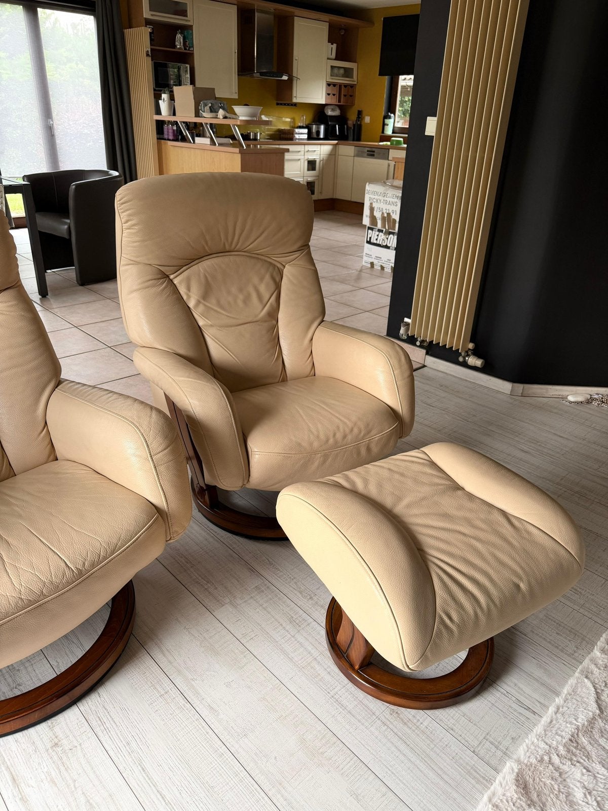 2 fauteuils Stressles et repose pied cuir beige, Enlèvement, Utilisé, Bois