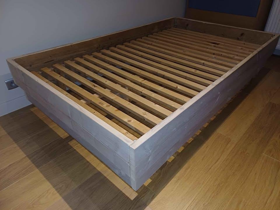 Lit surdimensionné, lit double 126,5 x 207,5 cm, Gris, Queen size, 210 cm, Comme neuf
