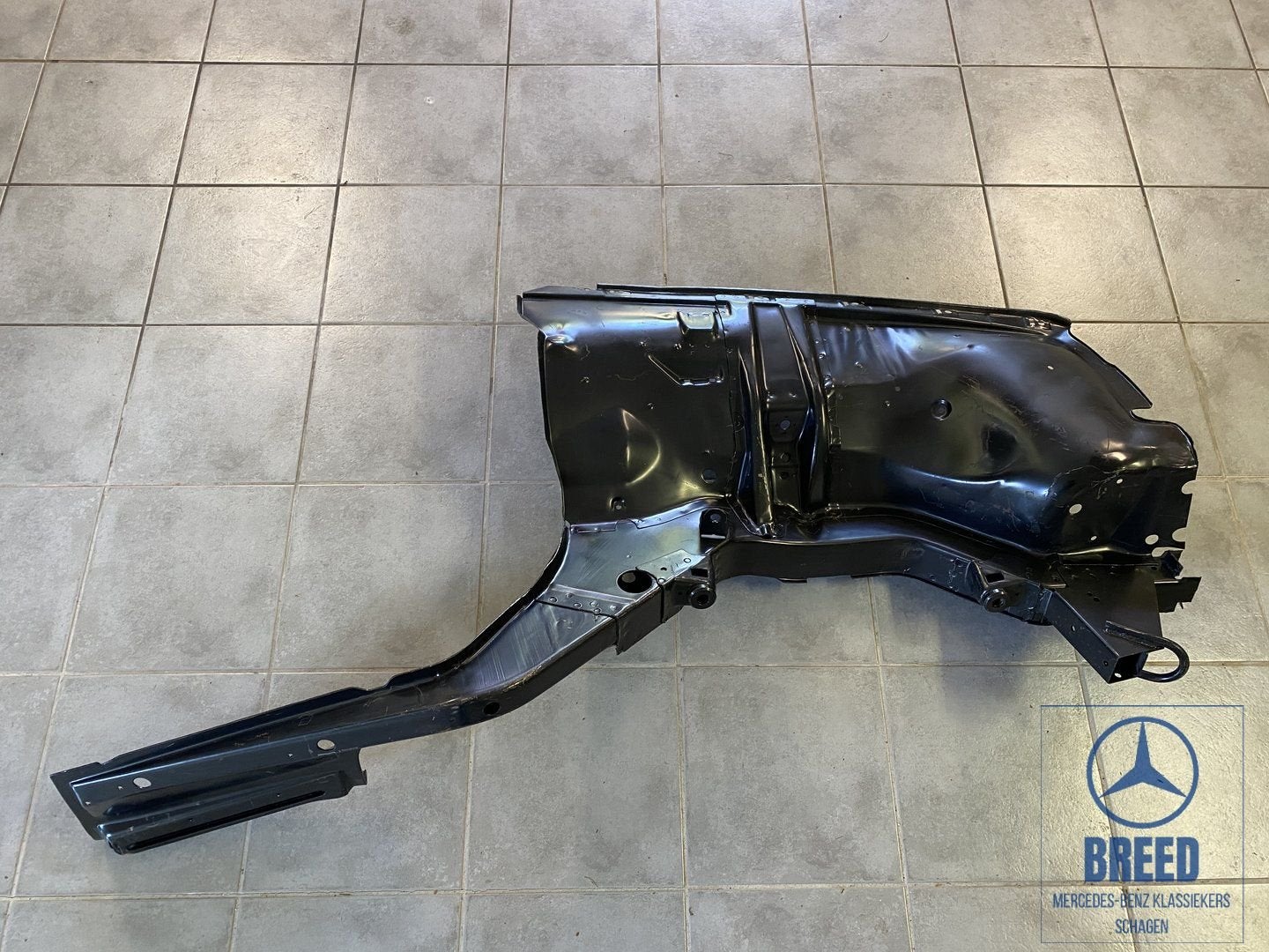NOS wielkast rechts compleet voor Mercedes-Benz W114 W115 /8, Auto-onderdelen, Carrosserie, Bumper, Mercedes-Benz, Nieuw, Ophalen