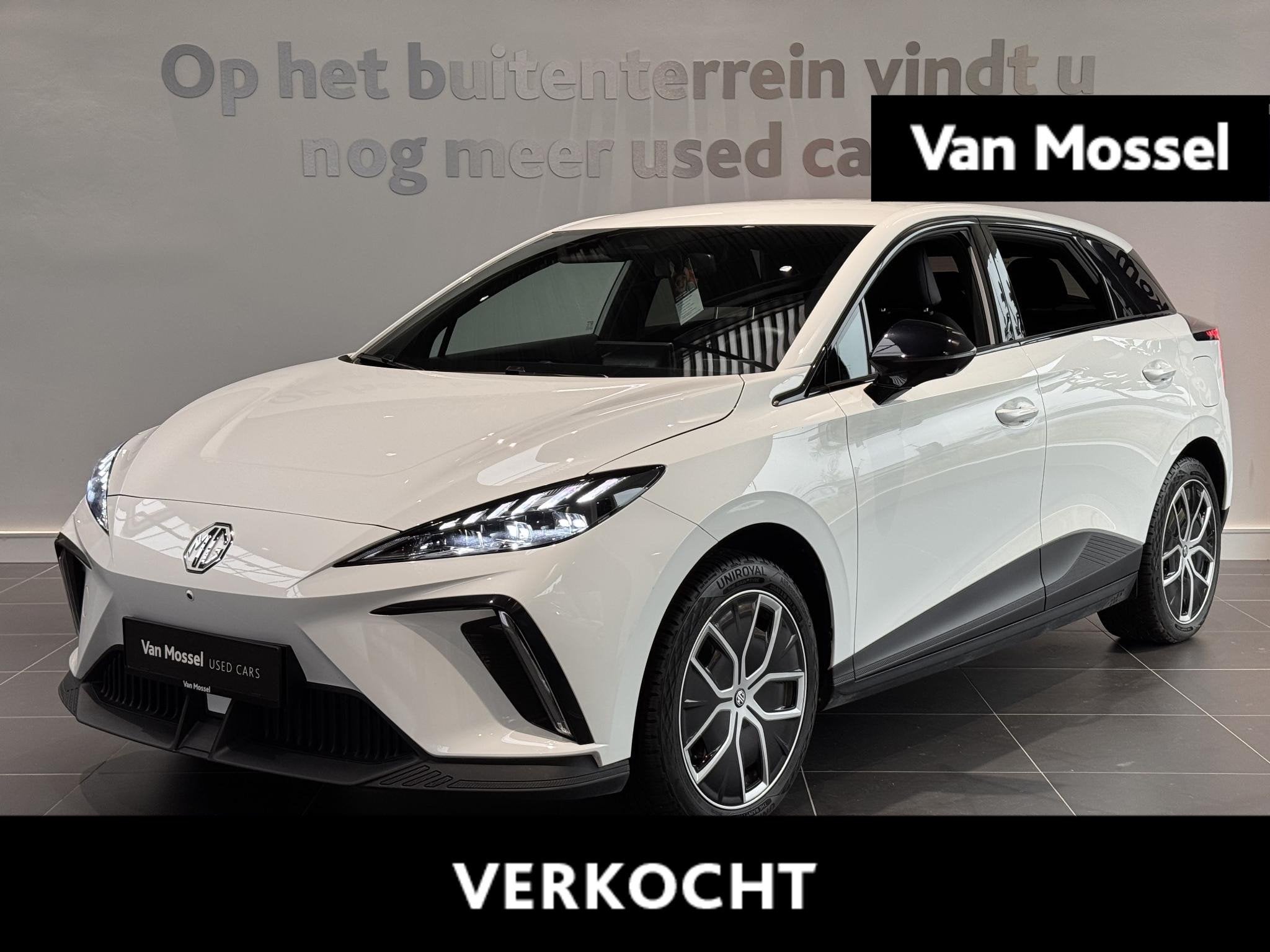 MG MG4 64 kWh Luxury, Auto's, MG, Automaat, Gebruikt, 1675 kg, Wit