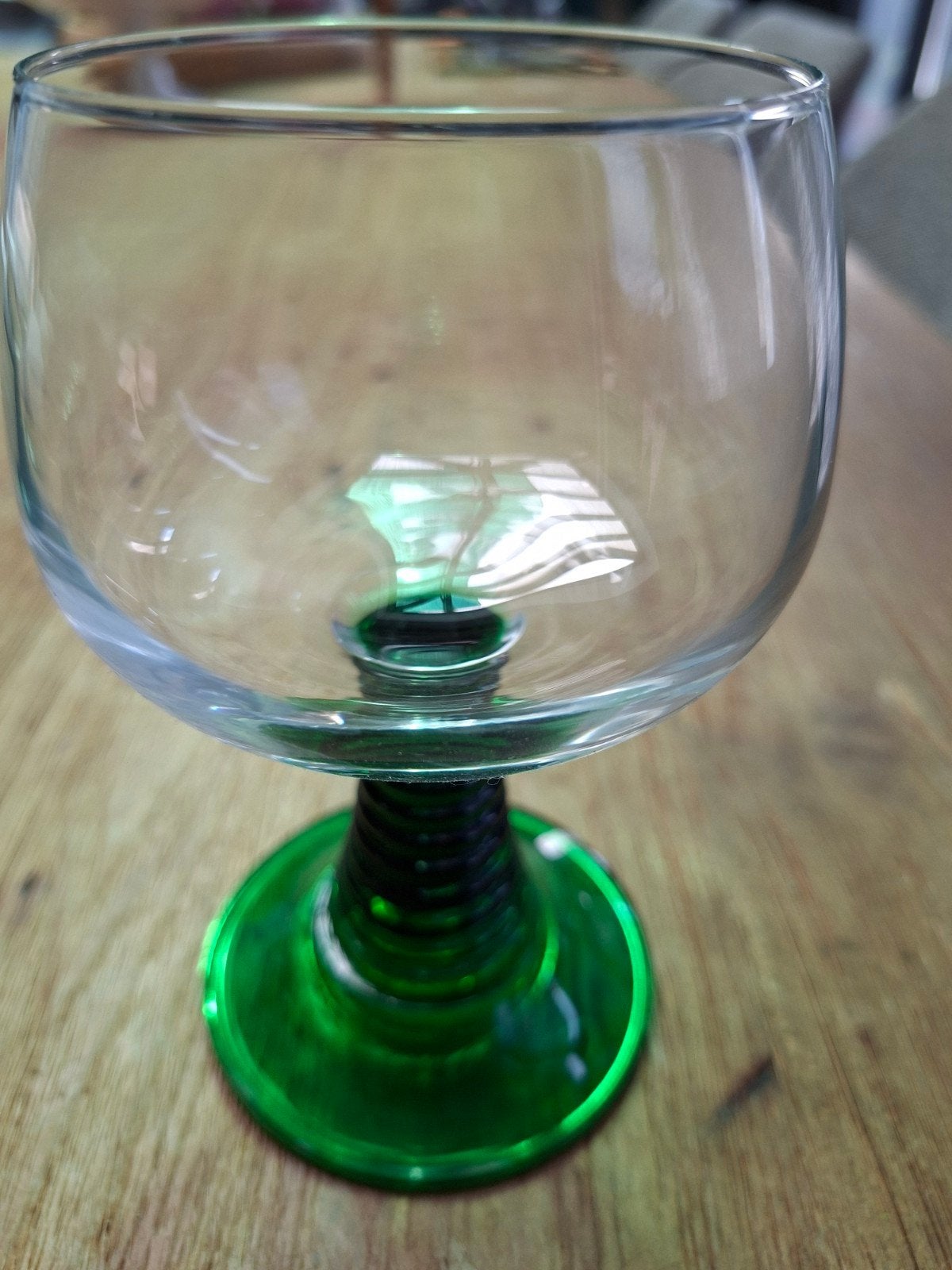 wijnglas Moezel groene voet, Verzamelen, Glas en Drinkglazen, Ophalen, Zo goed als nieuw