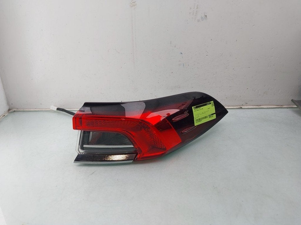 FEU ARRIÈRE DROIT Corolla (E21) (|8155002D11|8155102D11|), Utilisé, Toyota
