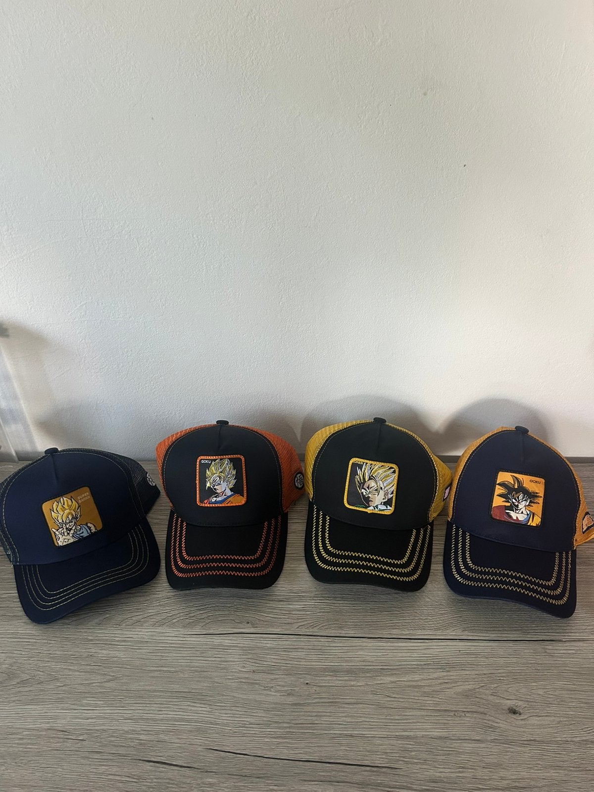 Lot de 4 Casquettes Différentes de Dragon Ball Z Neuves, Enlèvement ou Envoi, Neuf