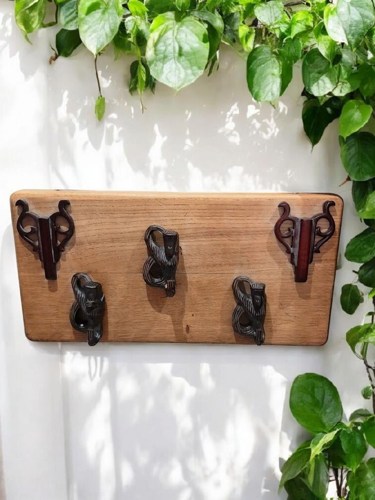 Magnifique porte-manteau vintage au design unique fait main., Enlèvement ou Envoi, Bois, Portemanteau mural