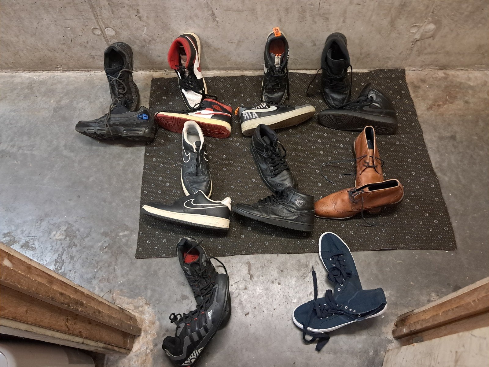 Chaussures à vendre - égalisation des prix, Enlèvement