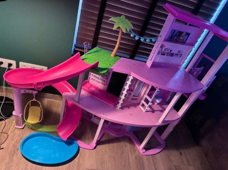 Gloednieuw Barbiehuis met toebehoren, geluid én Hot Wheels, Ophalen, Nieuw