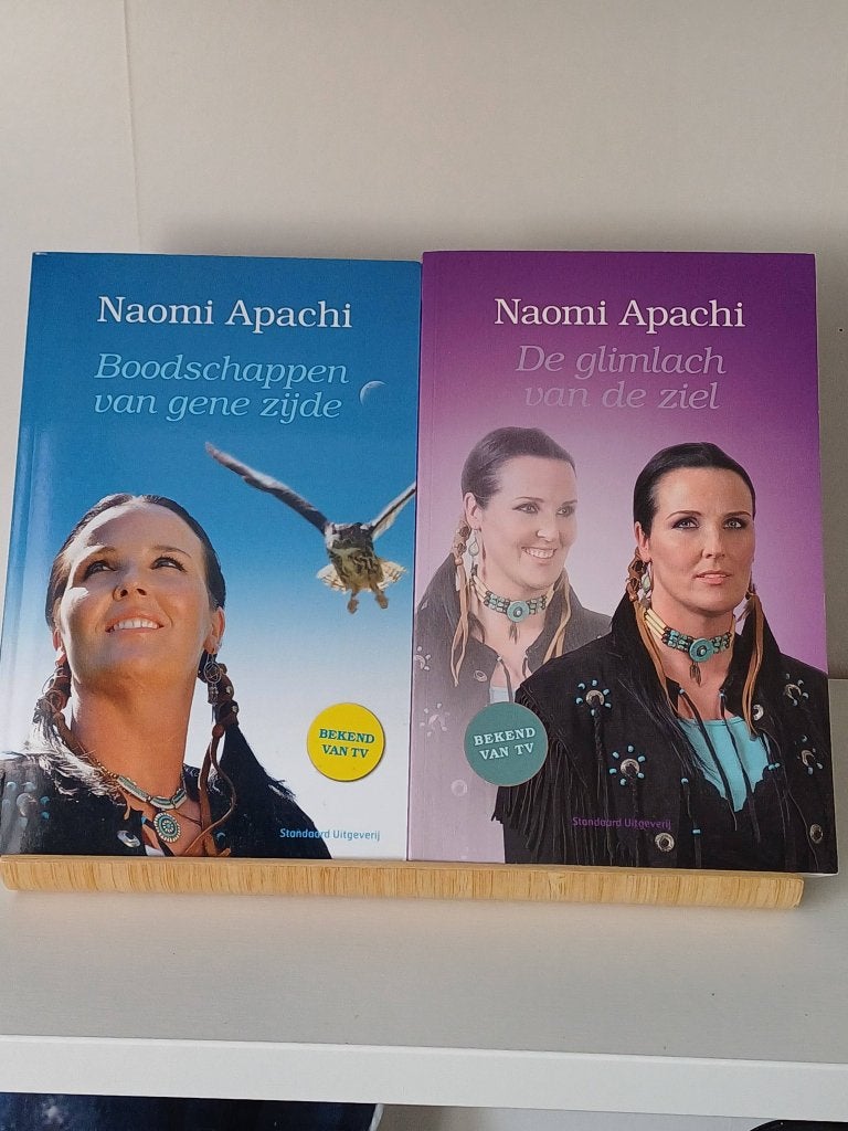 set van twee boeken van Naomi apachi, Livres, Ésotérisme & Spiritualité, Enlèvement ou Envoi, Comme neuf, Naaomi apachi, Autres types