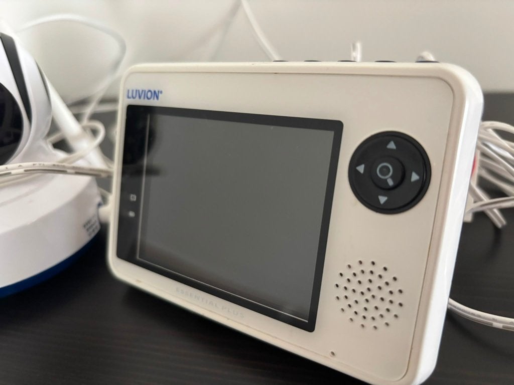 Babyfoon luvion essential plus met 2 cameras, Ophalen, Zo goed als nieuw, Camera