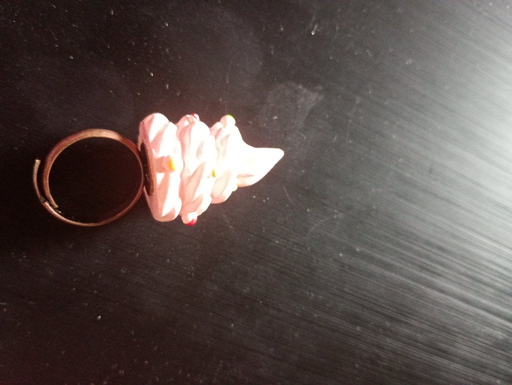 Ring slagroomsoes, Handtassen en Accessoires, Overige materialen, Gebruikt, Ophalen of Verzenden, Kleiner dan 17