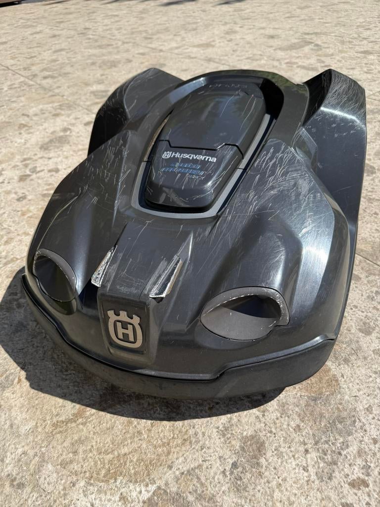 Robotmaaier grasrobot Husqvarna Automower 330X met garage, Jardin & Terrasse, Tondeuses robotisées, Utilisé, Enlèvement ou Envoi