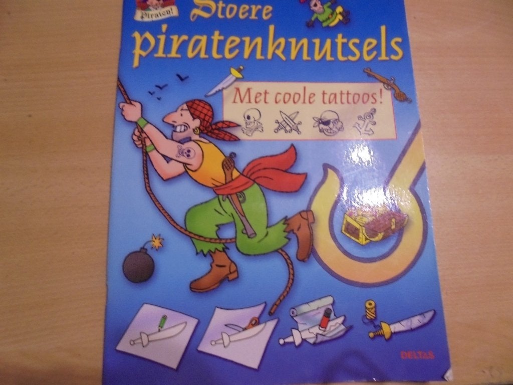 Boek Stoere Piratenknutsels en tattoos, Ophalen of Verzenden, Zo goed als nieuw, Knutselen