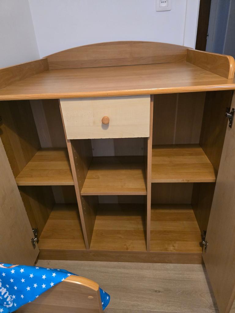 Commode /table a langer, Enfants & Bébés, Enlèvement, Commode