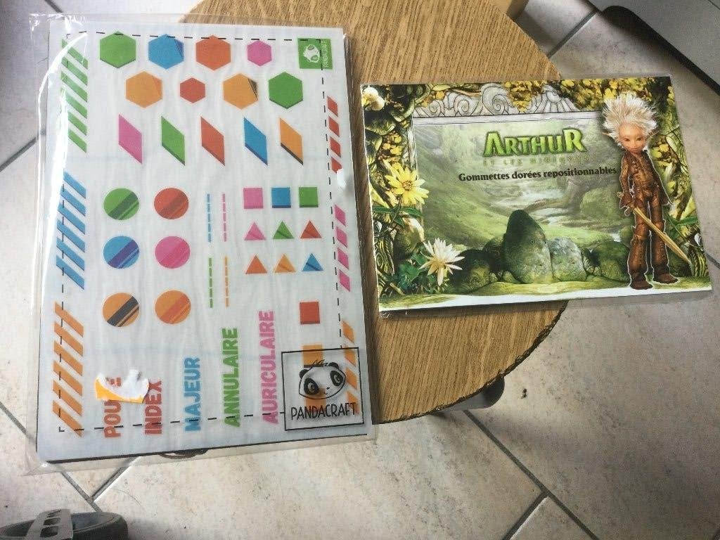 GOMMETTES REPOSITIONNABLES"ARTHUR"+PANDACRAFT, Antiquités & Art, Enlèvement ou Envoi