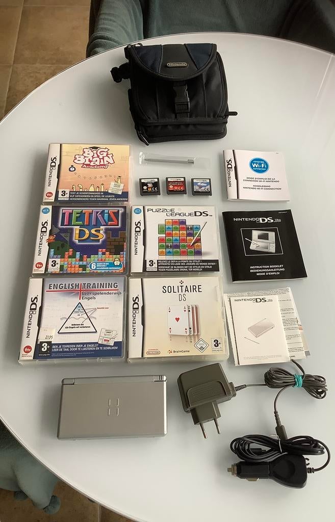 Nintendo DS Silver avec 8 jeux, Consoles de jeu & Jeux vidéo, Consoles de jeu | Nintendo DS, Utilisé, DS Original ou Phat, Argent