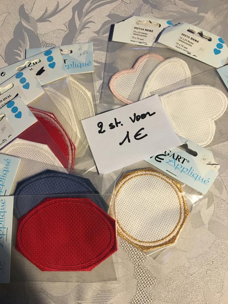 Afgewerkt aida stukjes en linten., Hobby en Vrije tijd, Ophalen of Verzenden
