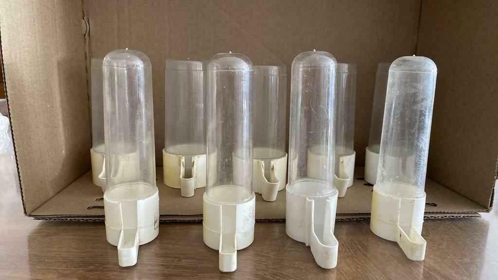 Drinflesjes voor vb kanaries 5 grotere en 4 kleinere. Zak21, Dieren en Toebehoren, Vogels | Kanaries, Meerdere dieren