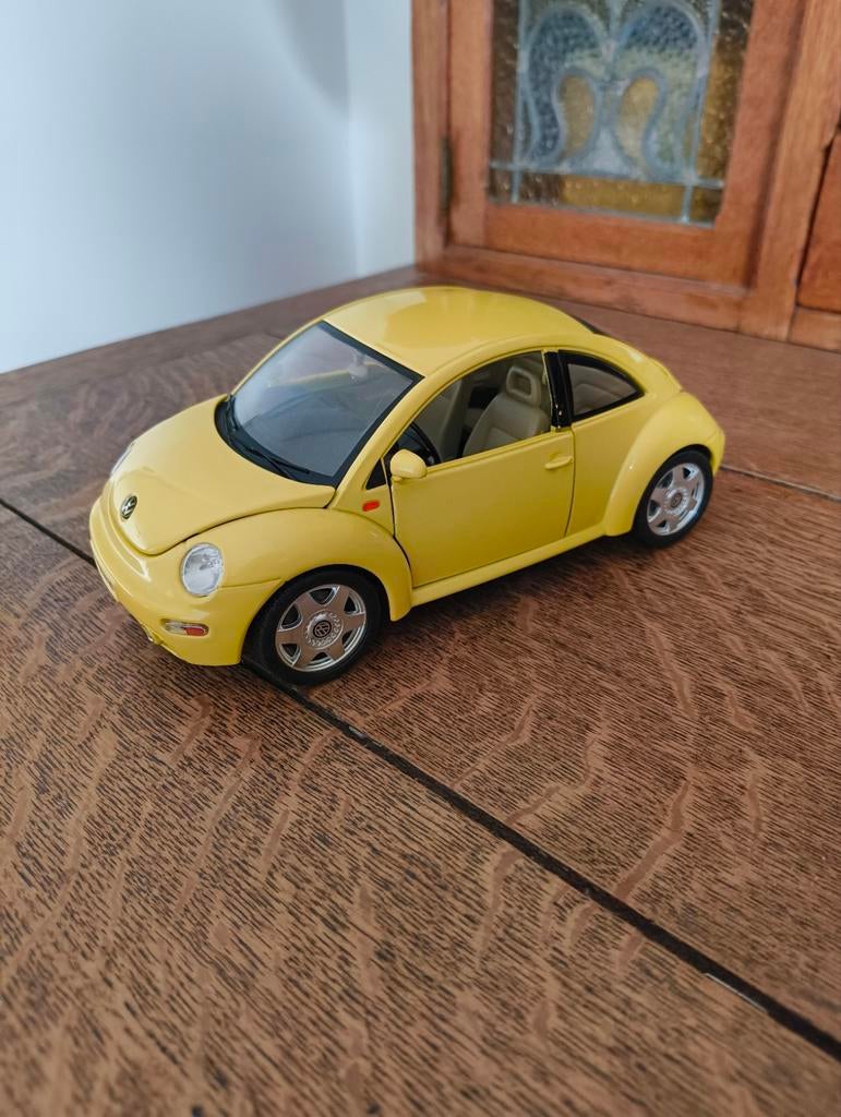 Bburago Volkswagen New Beetle 1/18, Ophalen of Verzenden