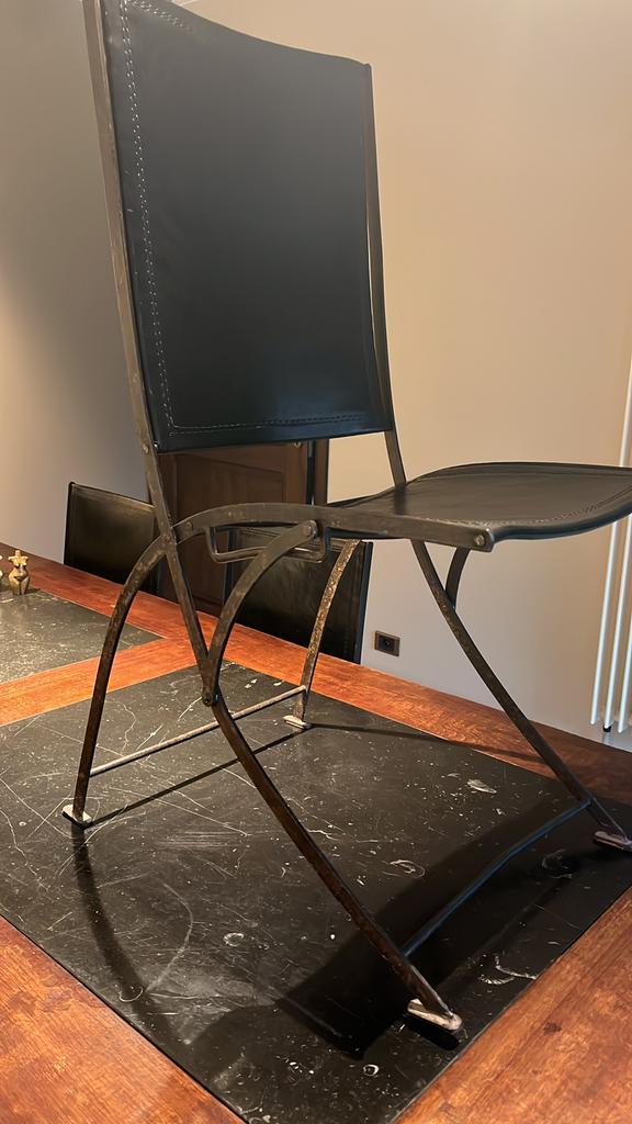 Ijzeren stoelen met zadelleder, Enlèvement