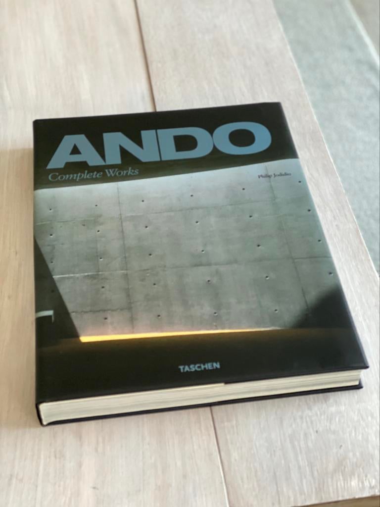 Boek ANDO - Complete Works - Architectuur, Boeken, Ophalen, Zo goed als nieuw, Architecten, Taschen