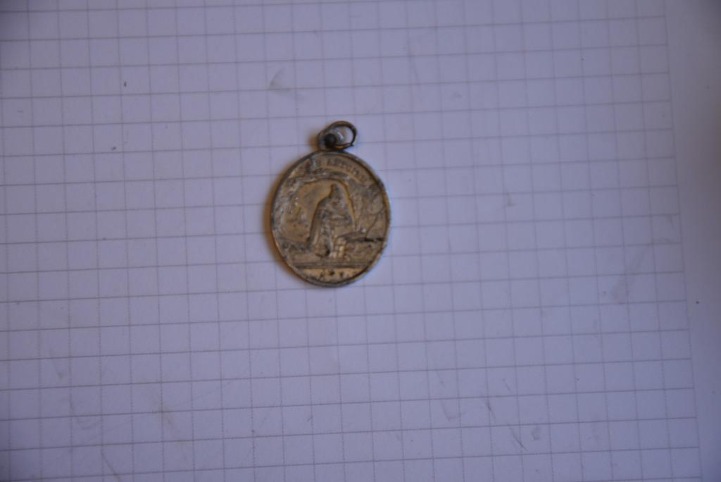 Médaille abbé de Saint Antoine, Envoi, Autres matériaux