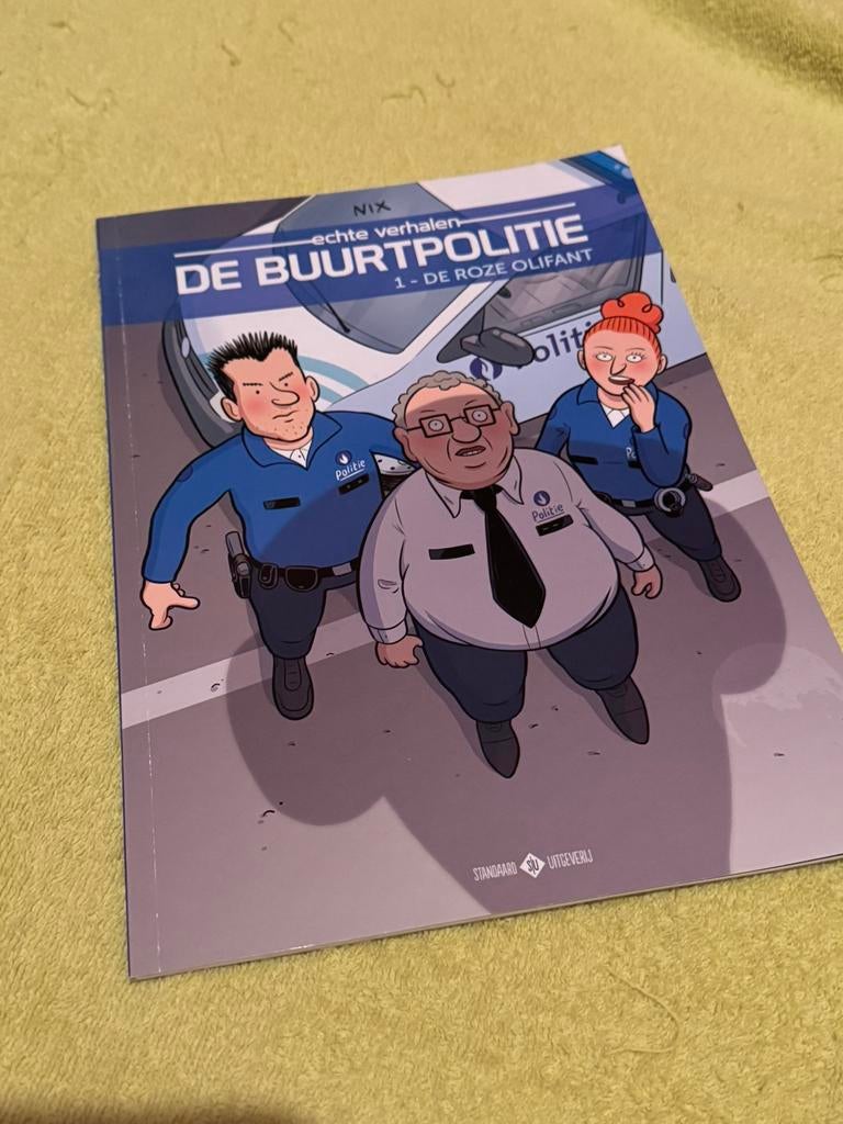Echte verhalen de buurtpolitie strip 1 & 2, Ophalen of Verzenden, Zo goed als nieuw