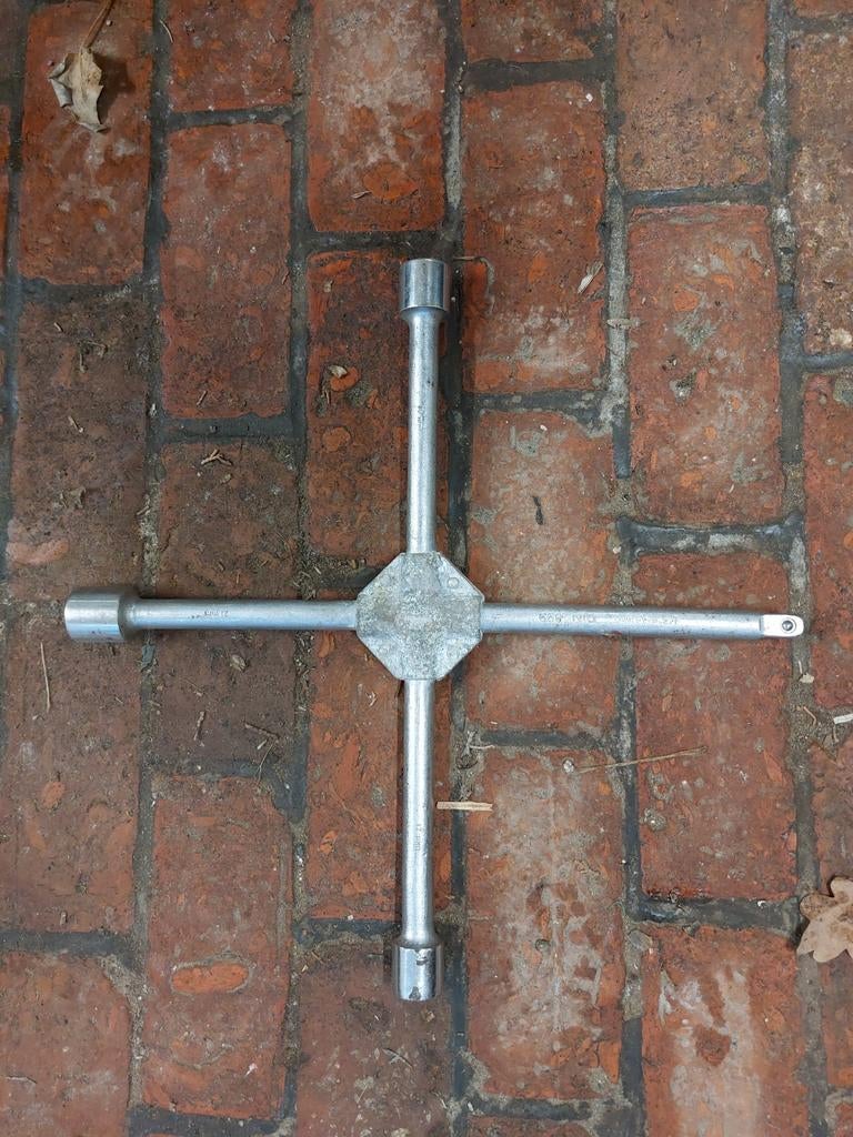 Wielsleutel / Kruissleutel / wielmoersleutel 17–19–21–22 mm, Auto diversen, Autogereedschap, Ophalen