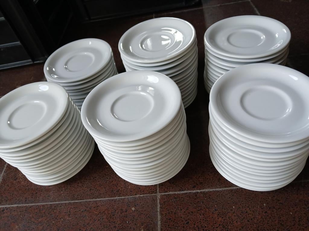 Witte horeca onderbordjes voor koffietassen, Ophalen