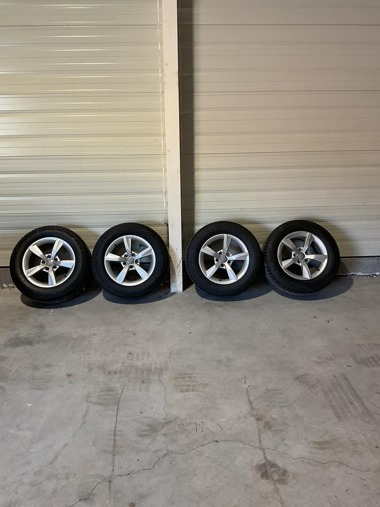 Jantes Audi Q3, Pneus et Jantes, Pneus hiver, 16 pouces, Véhicule de tourisme