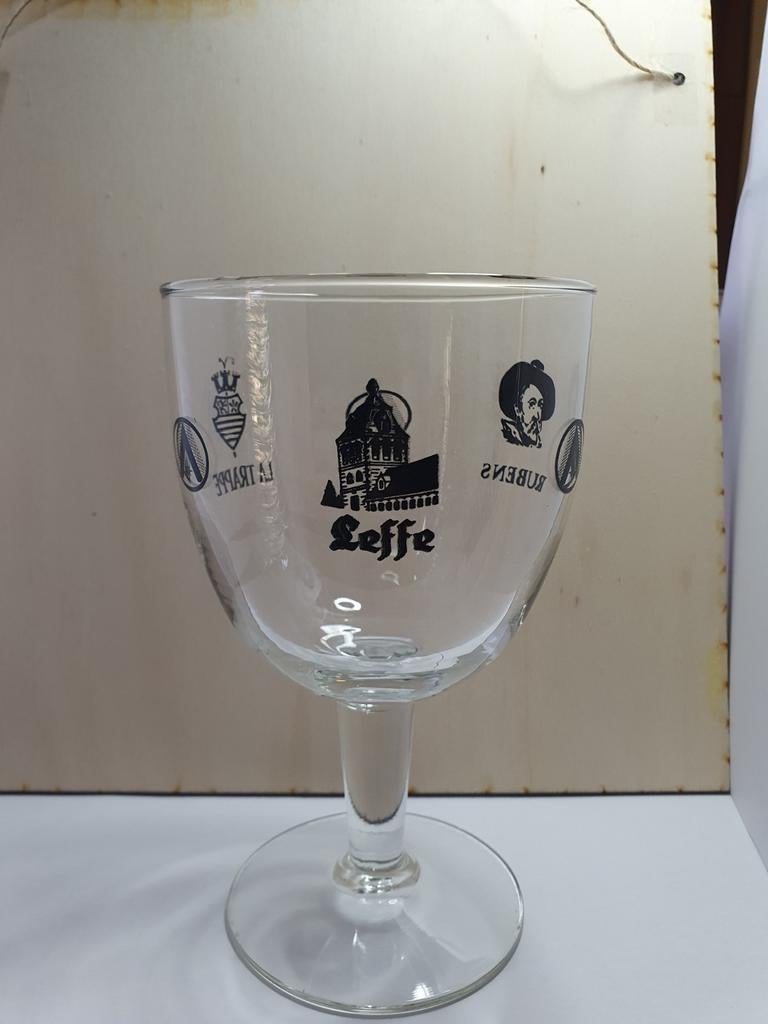Glas Met 4 Merken : Stella Artois/La Trappe/Rubbens/Leffe, Verzamelen, Ophalen of Verzenden, Gebruikt, Glas of Glazen, La Trappe