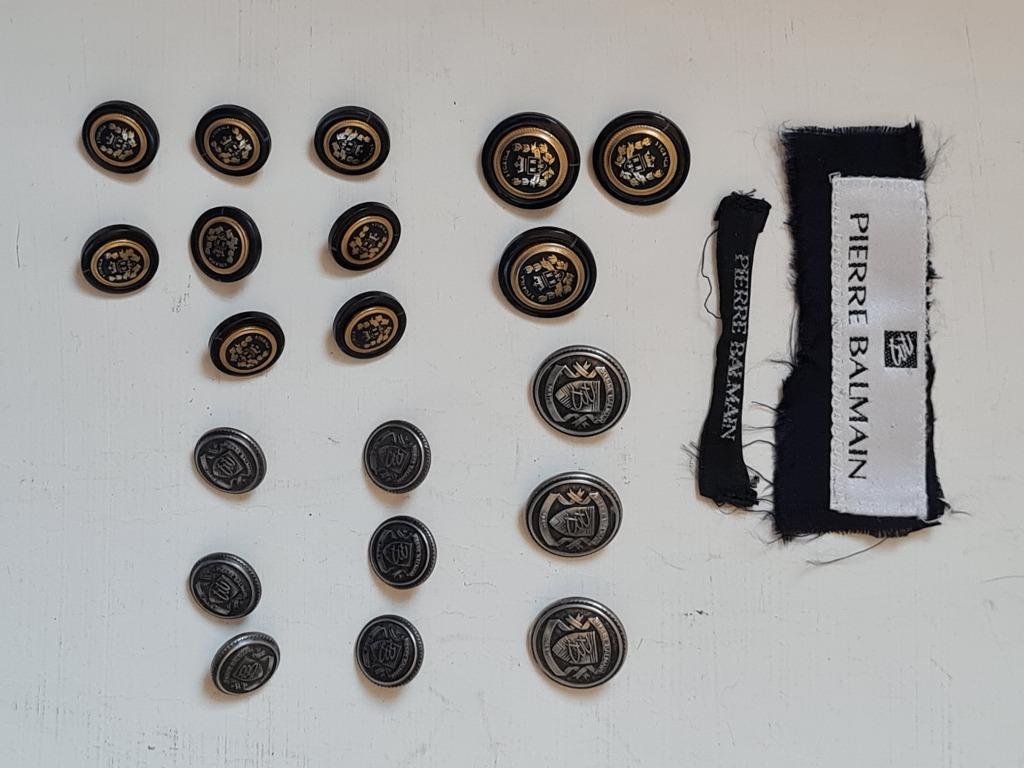 20 boutons de costume Pierre Balmain vintage CraftJunk books, Enlèvement ou Envoi, Comme neuf, Autres couleurs, Balmain