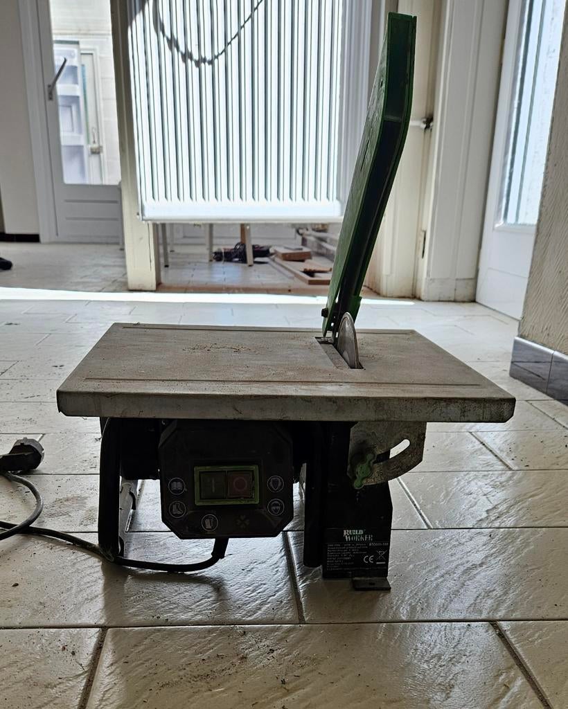 Coupe carrelage BUILDWORKER - BTC600-180 600 W 180 mm, Enlèvement, Utilisé, 600 à 1200 watts