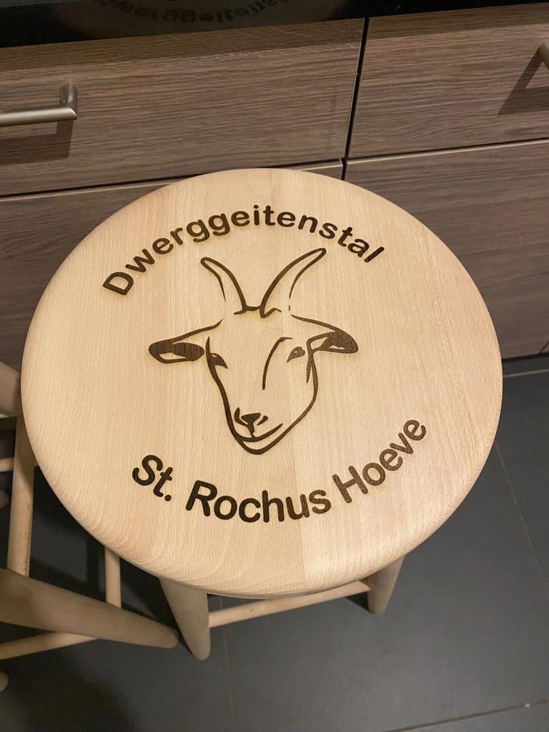 NOUVEAUX tabourets de bar en hêtre avec logo gravé au laser, Collections, Marques de bière, Comme neuf, Enlèvement