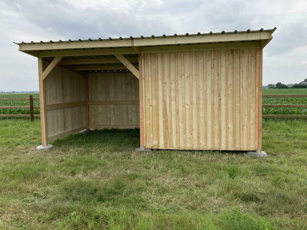 Schuilstal.3x6 met halve voorkant, Animaux & Accessoires, Box & Pâturages, Mise à l'étable, Pâturage, 2 ou 3 chevaux ou poneys