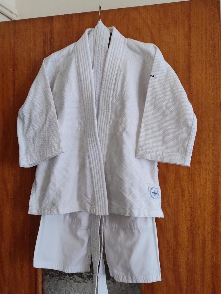 Kimono judo 120cm, Sports & Fitness, Judo, Taille XS ou plus petite, Comme neuf, Vêtements d'arts martiaux