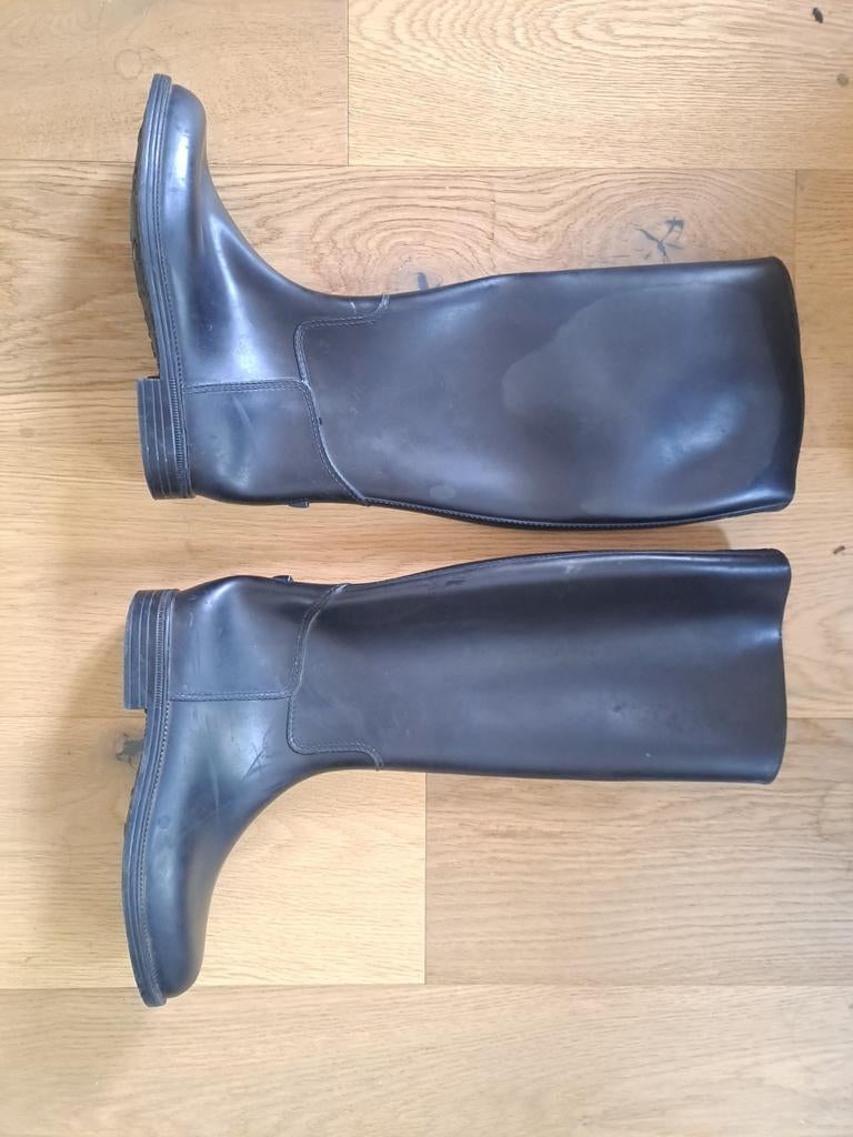 Rijlaarzen 37, Dieren en Toebehoren