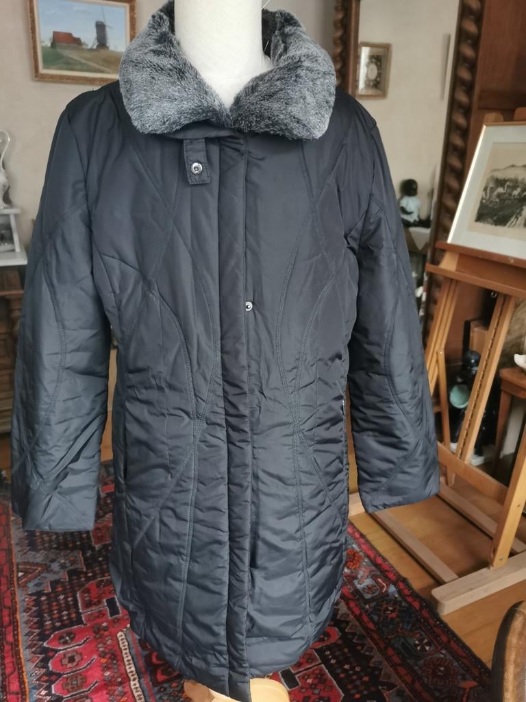 Mooie zwarte dames winterjas van Valino, Ophalen of Verzenden, Zo goed als nieuw