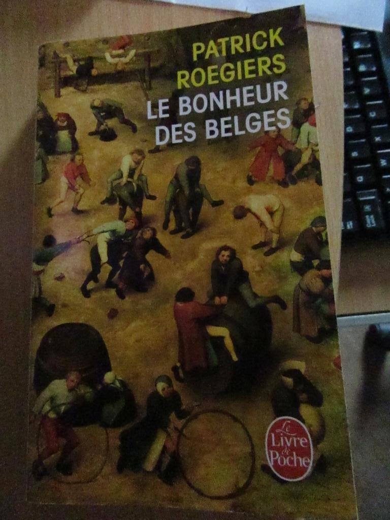 T le bonheur des Belges Patrick Roegiers Livre de Poche, Ophalen, Zo goed als nieuw