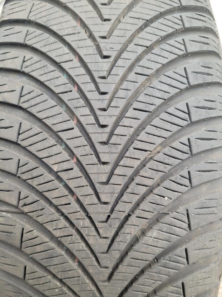 KUHMO + MINERVA 215/65/17 103V M+S-banden, Auto-onderdelen, Banden en Velgen, Ophalen, 17 inch, All Season, Band(en)