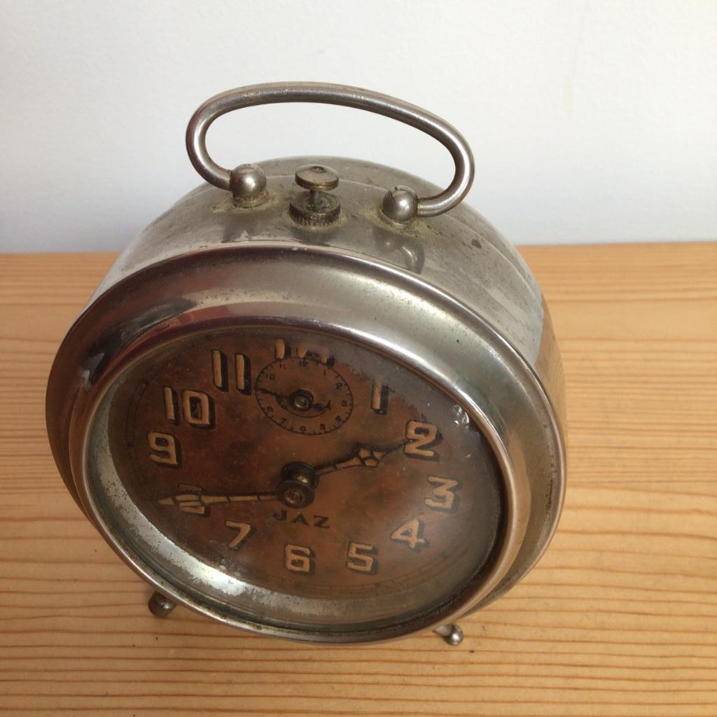 Petit réveil jaz des années 1920, Enlèvement