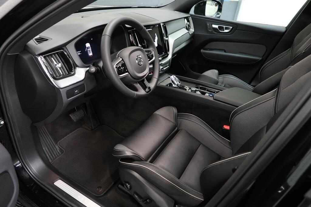 Volvo XC 60 B4 Benzine Mild-Hybrid Geartronic Plus Dark Pan, 197 pk, 1969 cc, 0 kg, Zwart