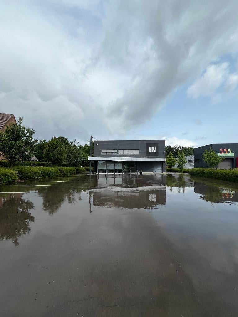 Luxueus handelspand/kantoor met appartement, 1275 m², Huur, Kantoorruimte